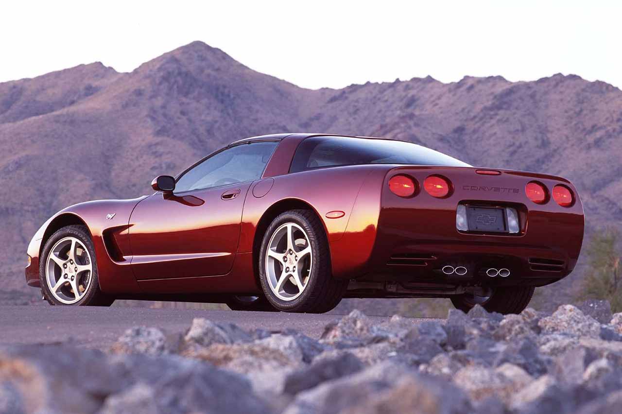 coches con motor V8 económicos