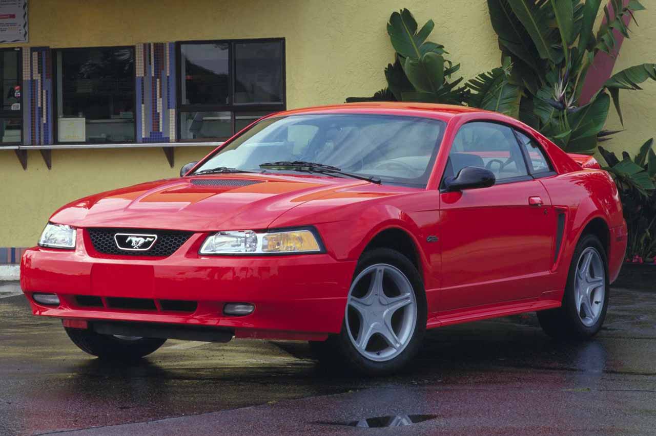 coches con motor V8 económicos