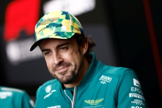 Fernando Alonso renueva con Aston Martin despejando las dudas acerca de su futuro en Fórmula 1 fernando alonso renueva aston martin
