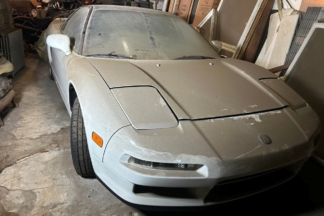 Aparece un Honda NSX de 1992 con solo 3.000 km abandonado en un garaje honda nsx 1992 abandonado