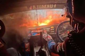 Vídeo: escalofriantes imágenes onboard del momento en el que se inicia un feroz incendio en un Mustang de Formula Drift incendio ford mustang formula drift