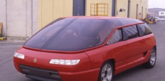 Bertone Genesis, el extraño monovolumen de Lamborghini con el motor V12 de 455 CV del Countach 5000QV Bertone Genesis