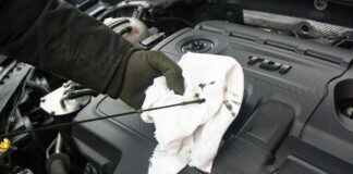 ¿Qué importa a la hora de cambiar el aceite del coche, el tiempo o los kilómetros recorridos? Cambiar aceite coche