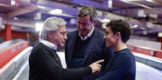 Carlos Sainz sobre Marc Márquez: "A Marc le veo en cualquier sitio, es capaz de hacer lo que se proponga" Carlos Sainz Marc Márquez
