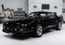 Ponen a la venta un Chevrolet Camaro IROC-Z de 1985 a estrenar Chevrolet Camaro IROC-Z