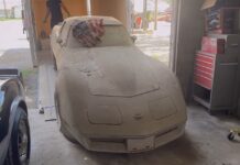 Encuentran un Corvette C3 abandonado durante 42 años con 53 kilómetros Corvette C3 abandonado 42 años