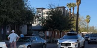 Engaña a los coches autónomos de Waymo con una simple camiseta Engaña coches autónomos Waymo