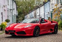 Que este Ferrari 430 Scuderia Spider 16M lleve un iPod Touch de 16GB como sistema de sonido es por una razón Ferrari 430 Scuderia Spider 16M iPod Touch