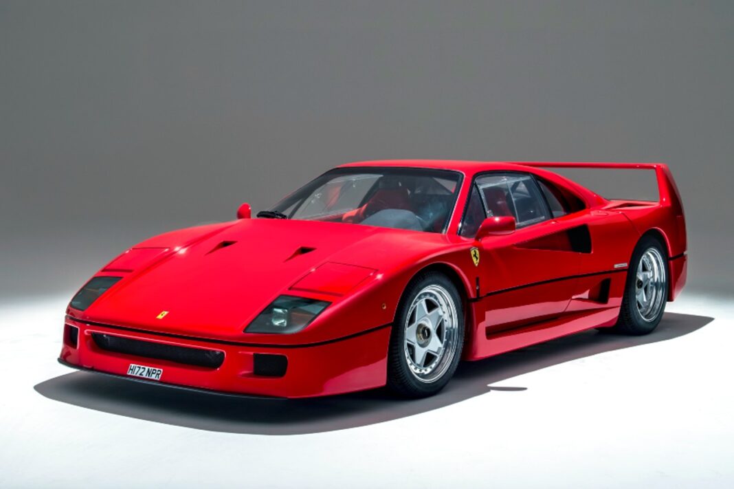 Ferrari F40 aparcado 10 anos Motor16