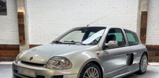 Un Renault Clio V6 con menos de 30.000 kilómetros se está subastando en España Renault Clio V6