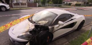 Cazan a un pirómano quemando un McLaren 570S con una caja de pizza McLaren 570S quemado