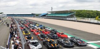 Logran juntar en pista 177 millones de euros en superdeportivos en un evento 'secreto' Supercar Driver Secret Meet