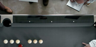 Honda explica sus asistentes de seguridad mediante técnicas de billar acrobático anuncio billar honda