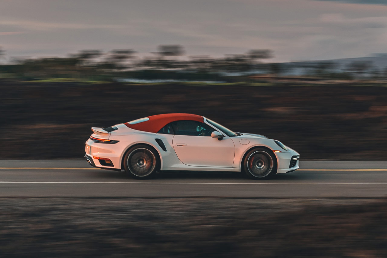 Porsche 911 Turbo Cabriolet 992 en Hawái