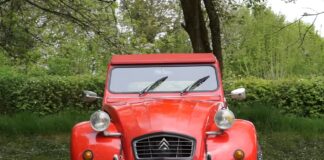 Meten un motor bóxer de una moto BMW en un Citroën 2CV motor bóxer BMW Citroën 2CV