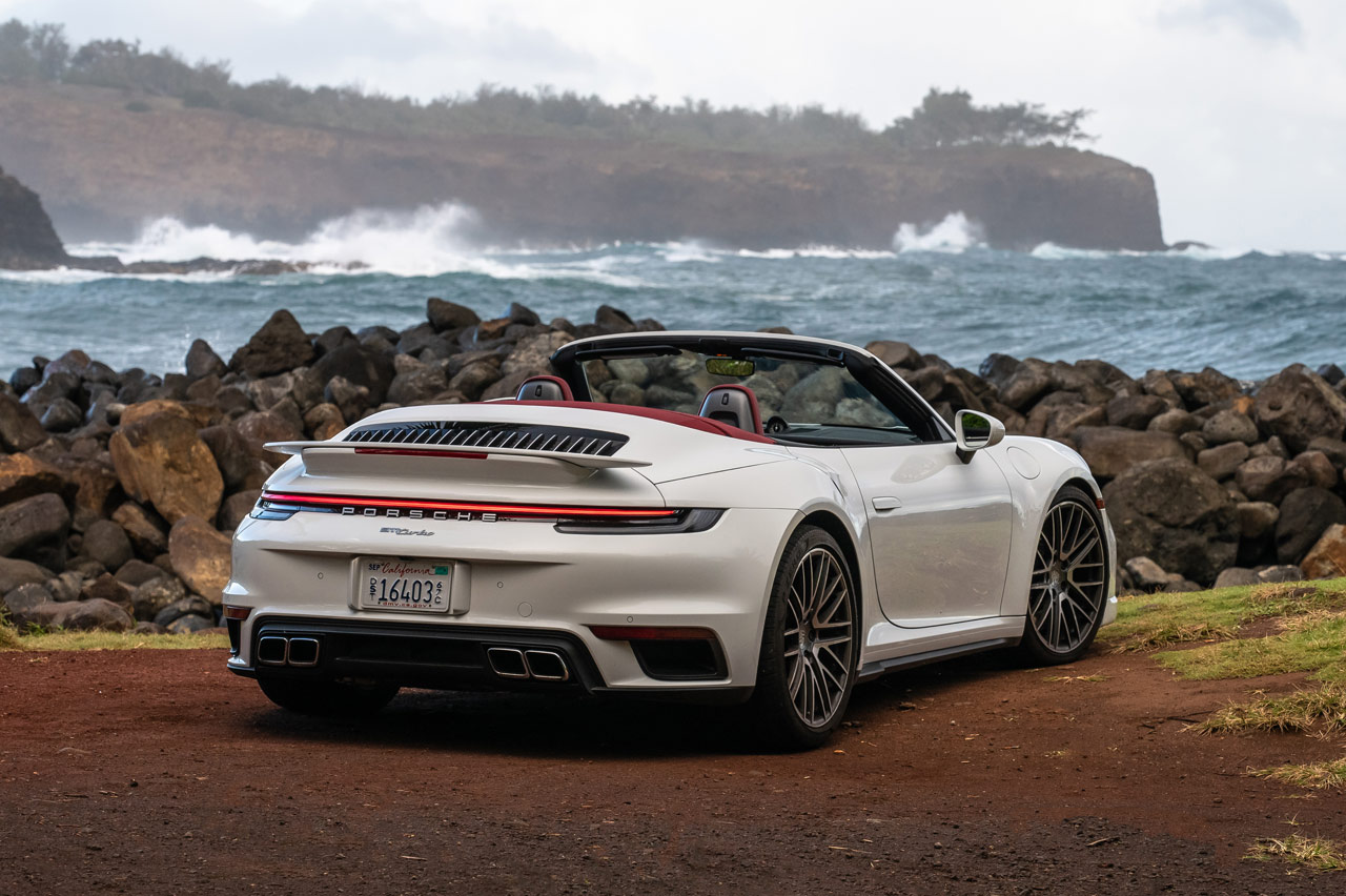 Porsche 911 Turbo Cabriolet 992 en Hawái
