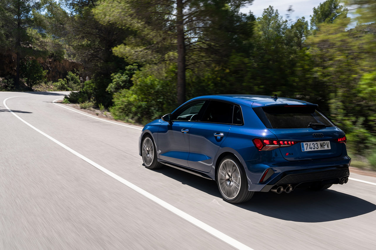 prueba del Audi S3 2024 2.0 TFSI 333 CV en curva