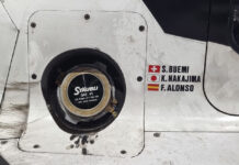 La forma de conservar la suciedad de los coches de competición expuestos en los museos suciedad en los coches de competición