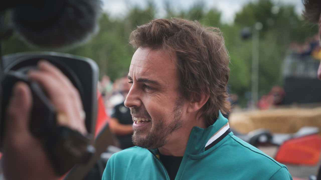 aston martin valiant fernando alonso