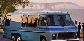 La autocaravana de GMC que expulsaba aguas residuales por el tubo de escape a principios de los 70 autocaravana-gmc-aguas-residuales