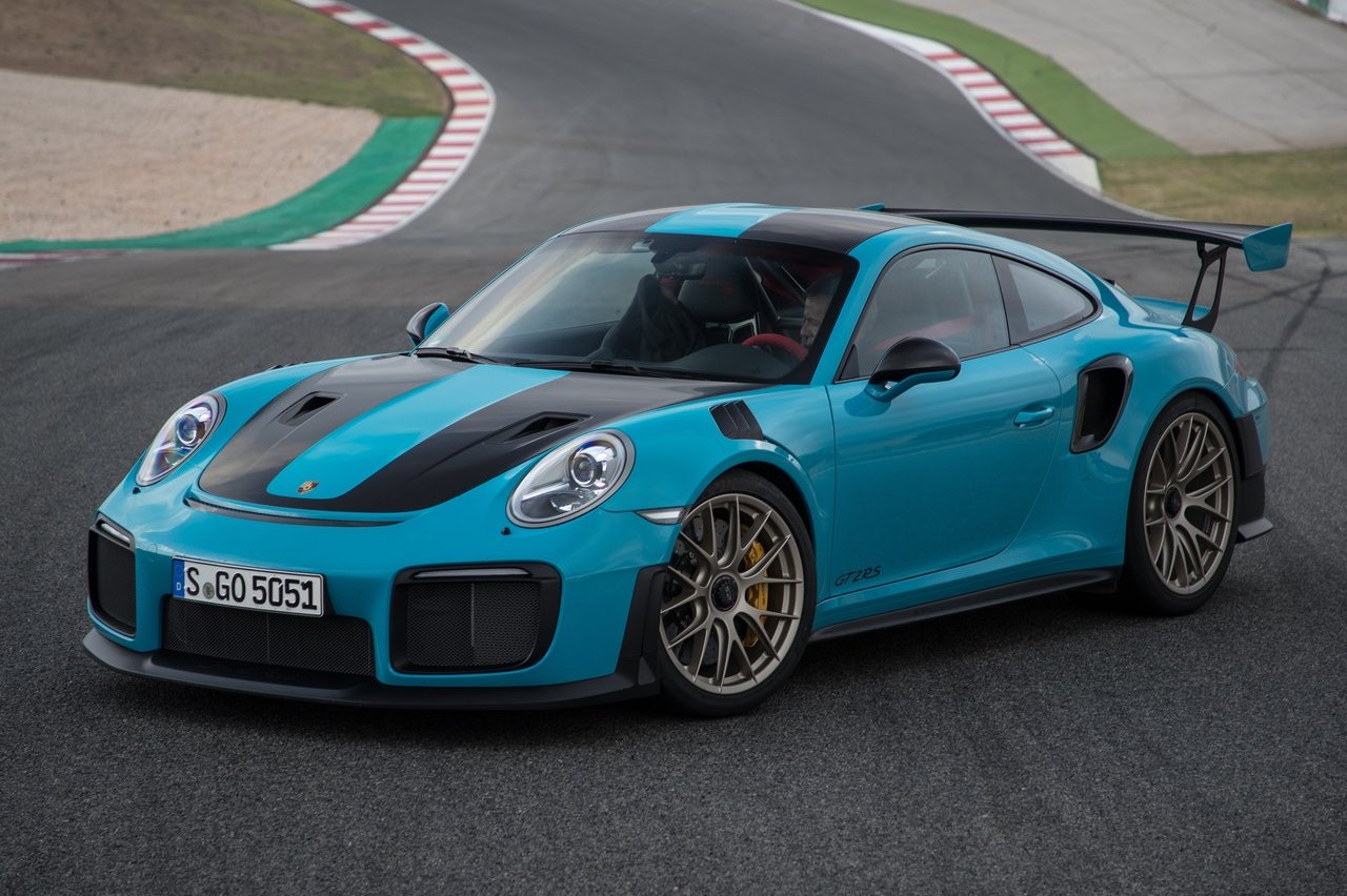 chevrolet-compro-ferrari-sf-90-porsche-911-gt2-rs-corvette-zr1