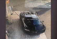 Abandona la gasolinera con la manguera puesta en su Bugatti de 3,6 millones de dólares gasolinera-bugatti