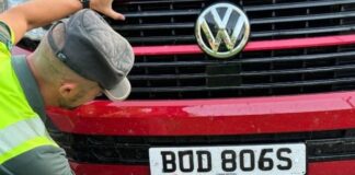 La Guardia Civil caza a un conductor británico con algunas letras y números de su matrícula modificados Guardia Civil