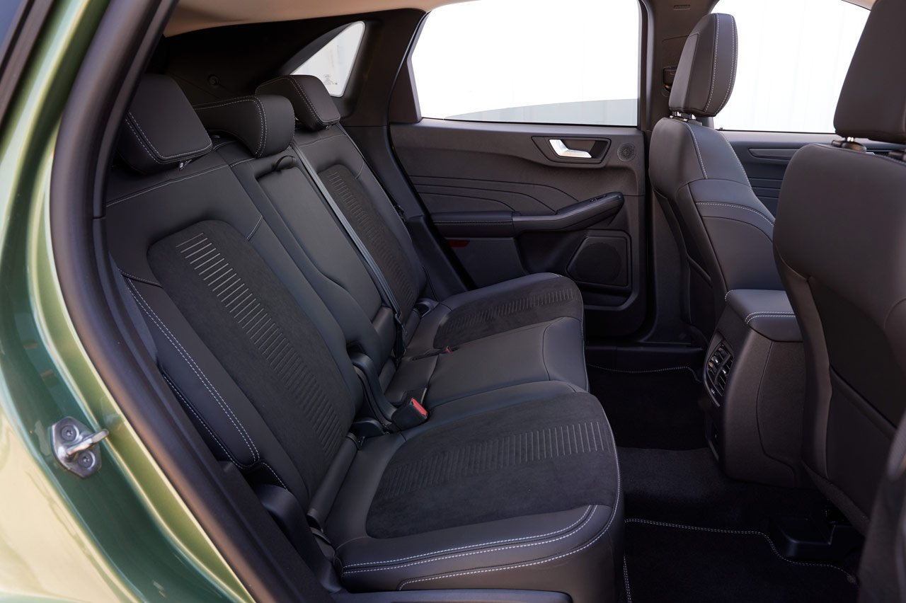 plazas traseras del Ford Kuga 2024 2.5 PHEV FWD Active X