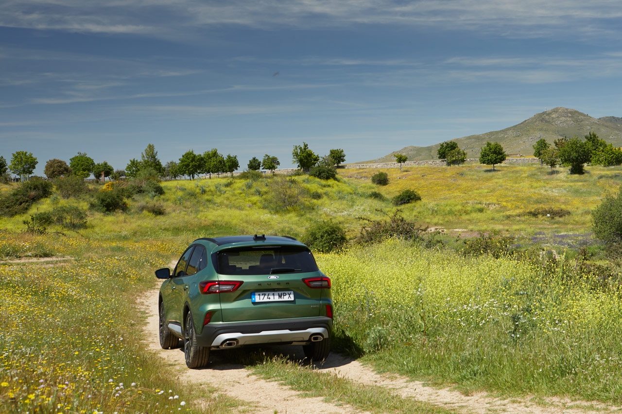 prueba off-road del Ford Kuga 2024 2.5 PHEV FWD Active X