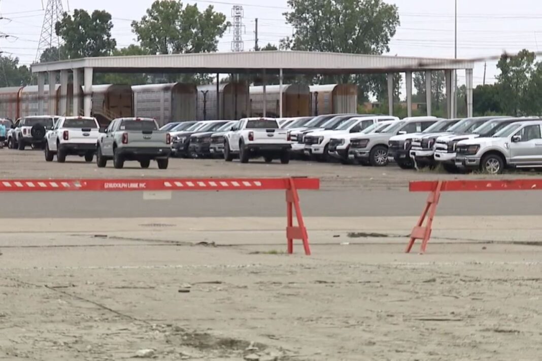 roban-10-ford-f-150-raptor-fabrica-ford-michigan