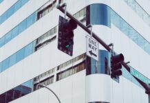 Esta es la razón por la que los semáforos incorporarán una cuarta luz de color blanco semáforos