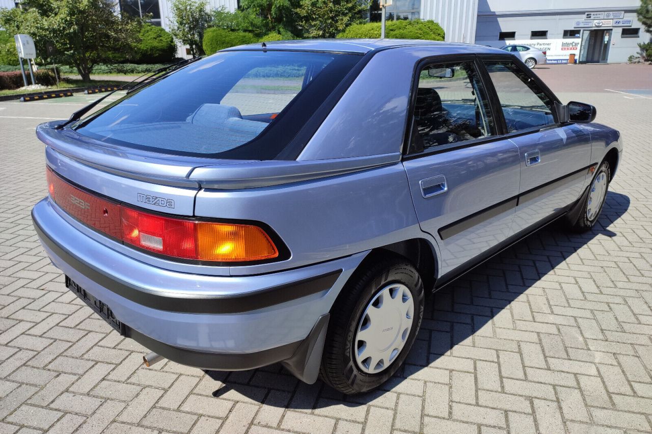 venta mazda 323f 1990