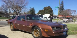 A la venta un Pontiac Trans Am de 1978 de una "abuelita" con un motor poco usual venta-pontiac-trans-am-1978