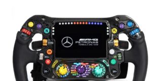El volante oficial de Sim Racing del equipo Mercedes de F1 cuesta más que un CLK del 2001 volante oficial Sim Racing equipo Mercedes F1