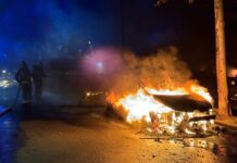 Arden seis coches que estaban aparcados en una calle en Pozuelo de Alarcón arden-seis-coches-aparcados-pozuelo