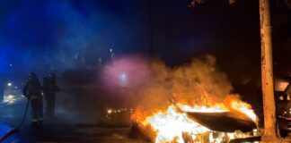 Arden seis coches que estaban aparcados en una calle en Pozuelo de Alarcón arden-seis-coches-aparcados-pozuelo