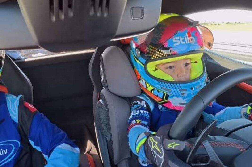 nino-cinco-anos-lamborghini-revuelto