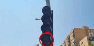 ¡Es un bulo! Madrid no ha instalado un semáforo con luz blanca para coches autónomos semaforo-cuatro-luces-madrid
