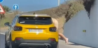 Sorprendido mientras circula con uno de los pasajeros desnudo con medio cuerpo por la ventana sorprendido-circula-pasajero-desnudo-cuerpo-ventanilla