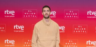 Aunque a 'La Revuelta' se desplaza en patinete, David Broncano tiene este coche, un capricho de 120.000 euros david-broncano-capricho-120-000 euros