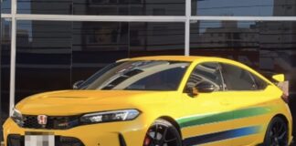 Crea un Honda Civic Type R pintado con los colores del casco de Ayrton Senna honda-civic-type-r-casco-ayrton-senna