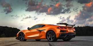 Un ladrón se queda encerrado en el Corvette que intentaba robar Ladrón encerrado Corvette