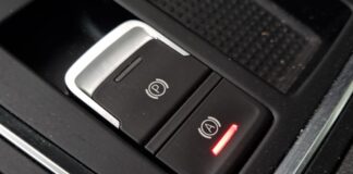 El botón del coche que probablemente desconozcas y que te ayudará a conducir de una forma más cómoda boton-auto-hold