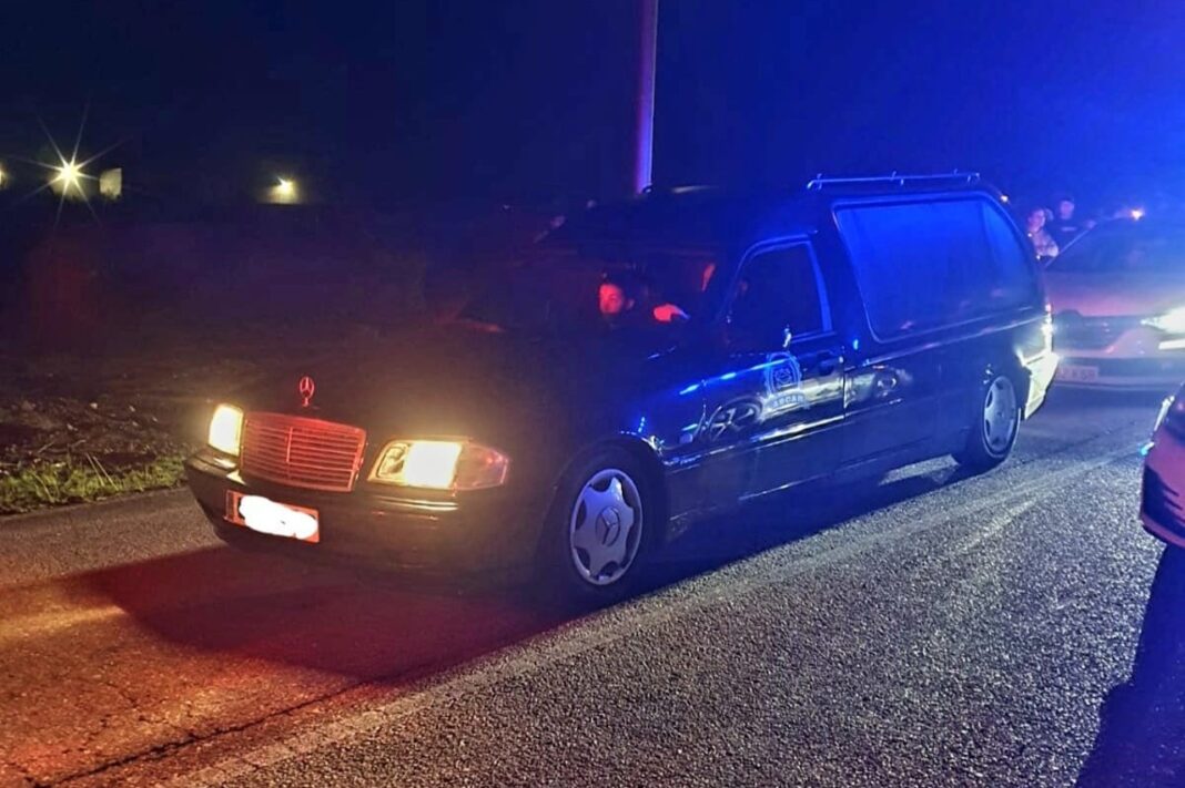 Carrera ilegal coche fúnebre