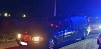 La policía interviene en una carrera ilegal en la que participaba un coche fúnebre Carrera ilegal coche fúnebre