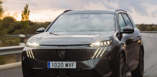PRUEBA: Peugeot 5008 Hybrid 2025