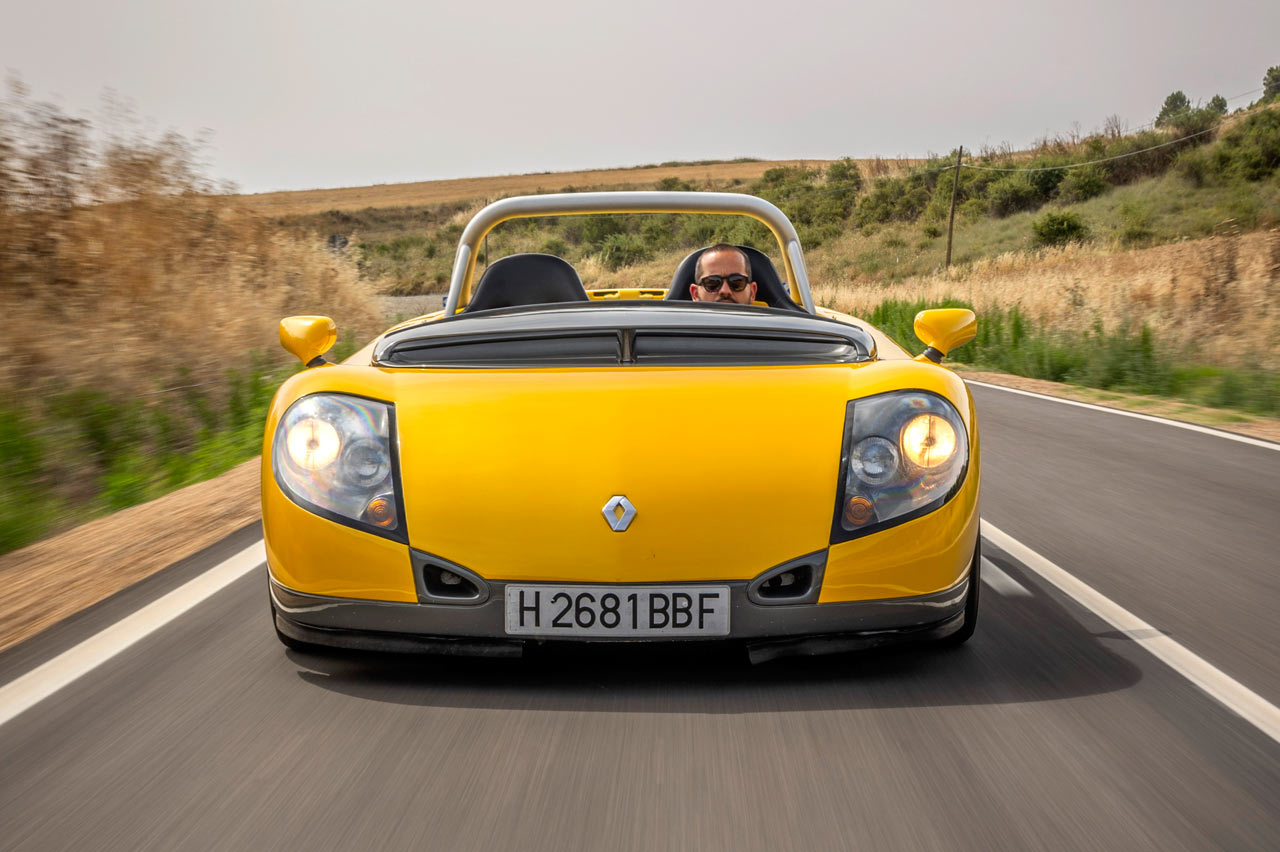 prueba-renault-spider-sin-parabrisas.jpg