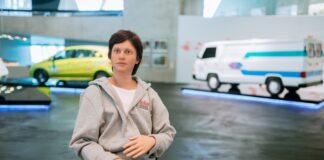 El robot humanoide “Andrea” te recibe esta semana en el Museo Mercedes-Benz robot-humanoide-andrea