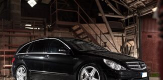 A subasta este raro monovolumen con motor V8 de más de 500 CV subasta-mercedes-r63-AMG-monovolumen