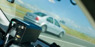 Cada vez hay más radares en coches privados en Francia, ¿los veremos en España? radares-coches-privados-francia